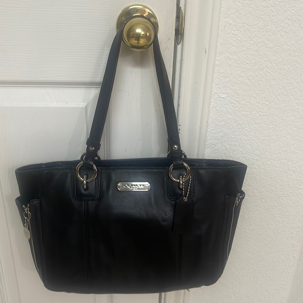 Coach F19252 Black Leather Gallery Tote Bag